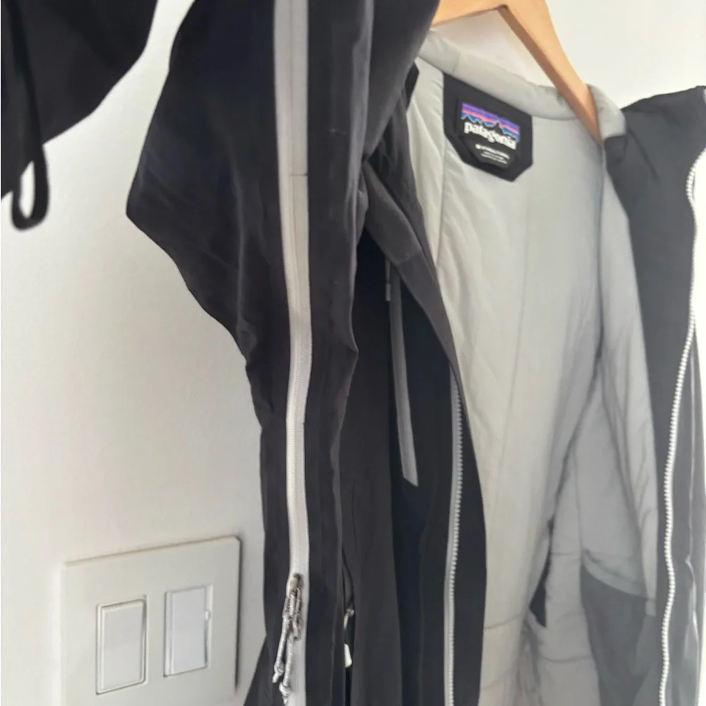 Patagonia Black Womens Jacket - Picture 5 of 7